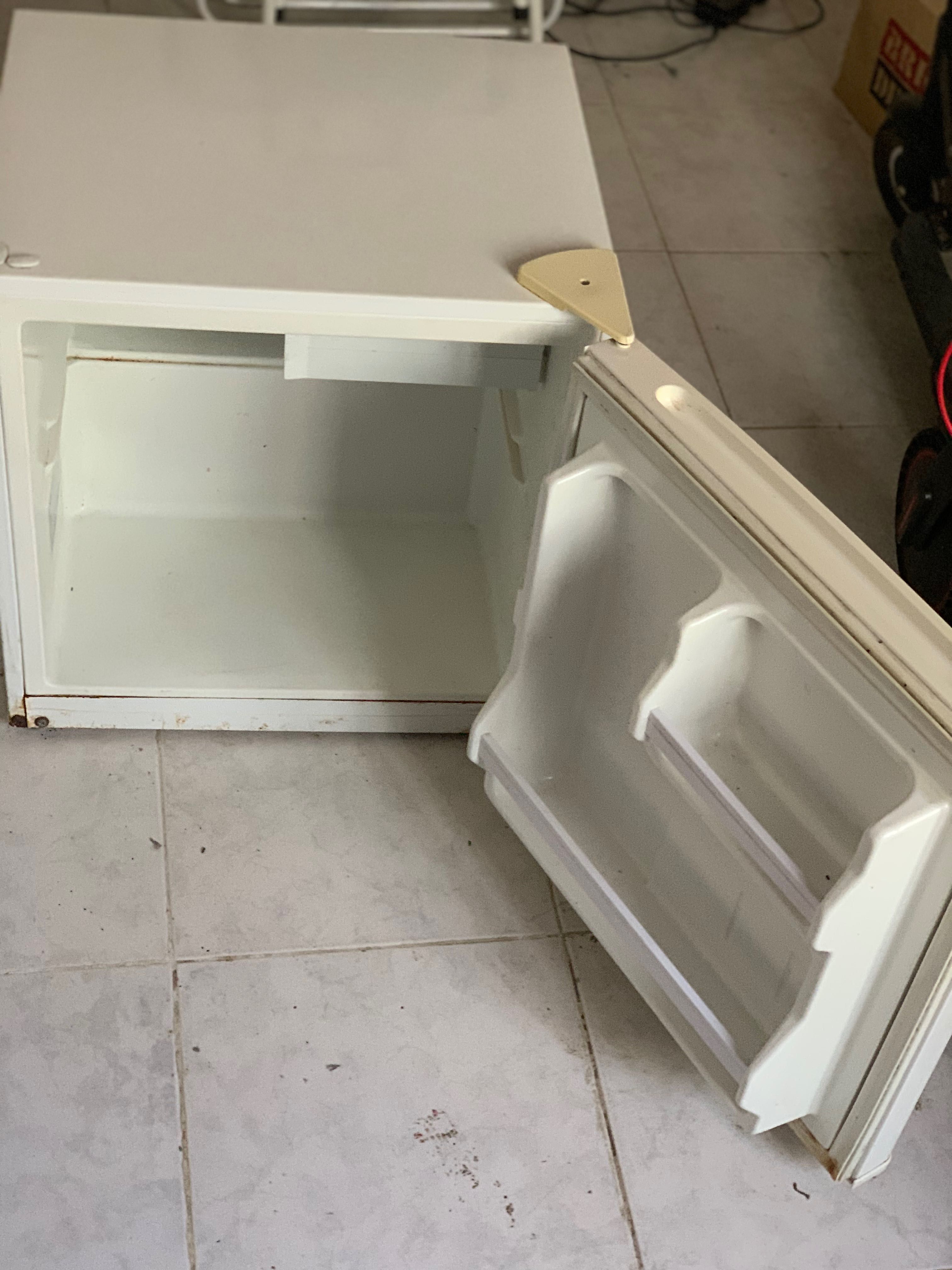 Vendo Figorifico Becken.  Usado