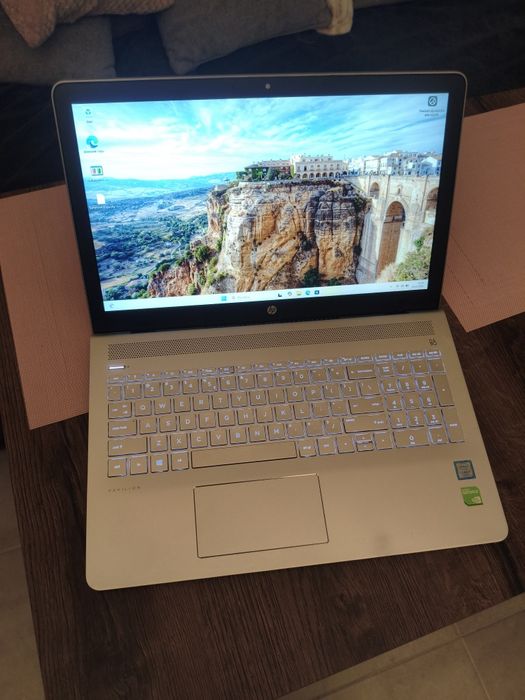 Laptop HP Pavilion I7-7500u Nvidia 16GB Ram 256gb SSD podświet. klawia