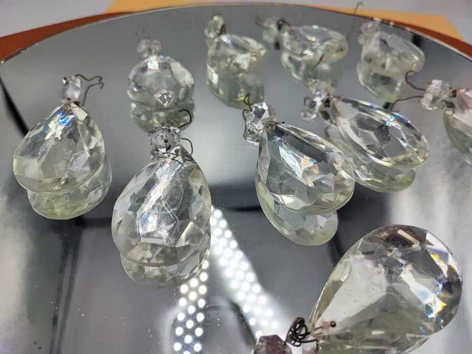 Stare kryształki szklane migdałki wys.9,4 cm.cena za 1 szt.