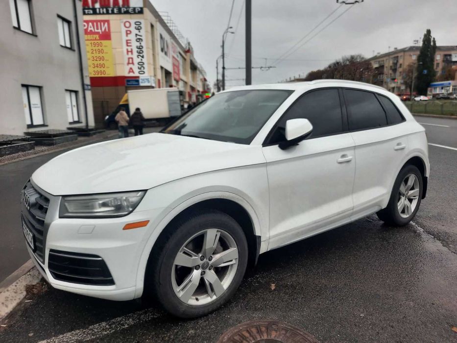 Новий рем. комплект  нижній - лівої фари  Ауді Кю 5 (2018 р.)