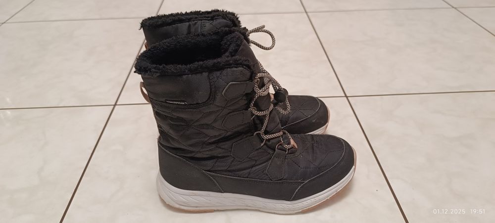 Зимові чобітки для дівчинки.