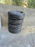 Pneus 185/60r15 com 95% piso como novos