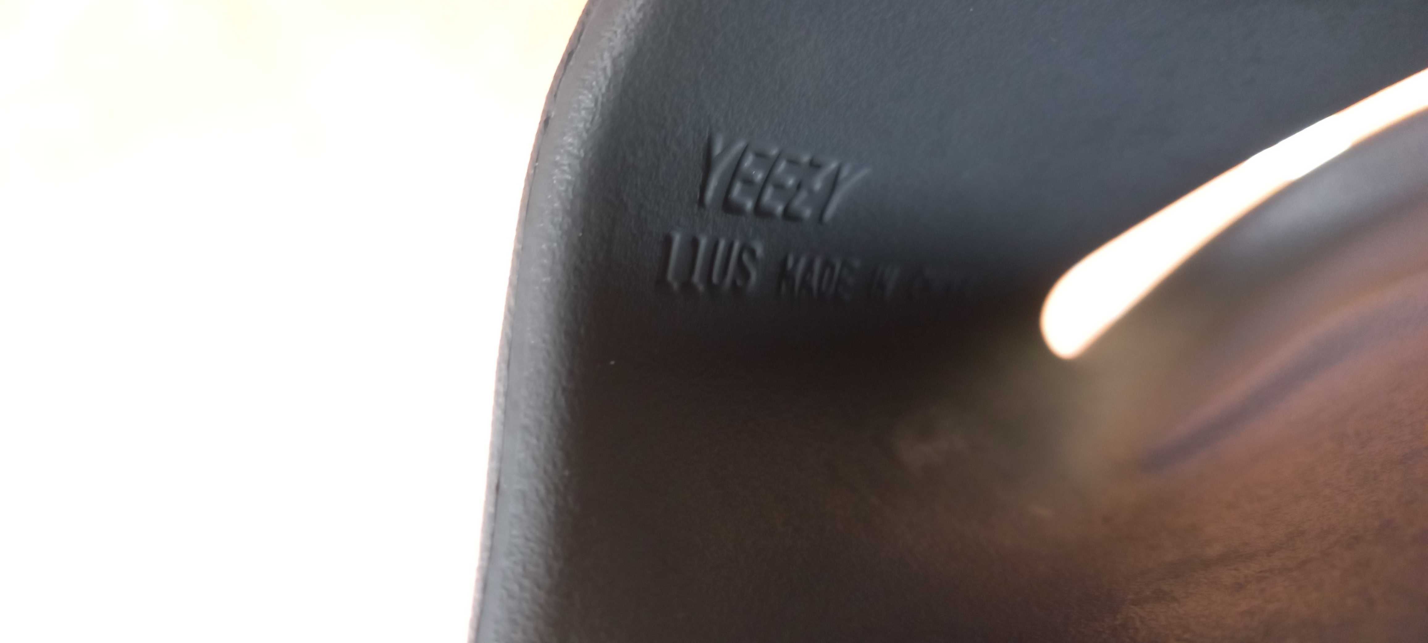 Klapki adidas Yeezy slide w kolorystyce slate grey