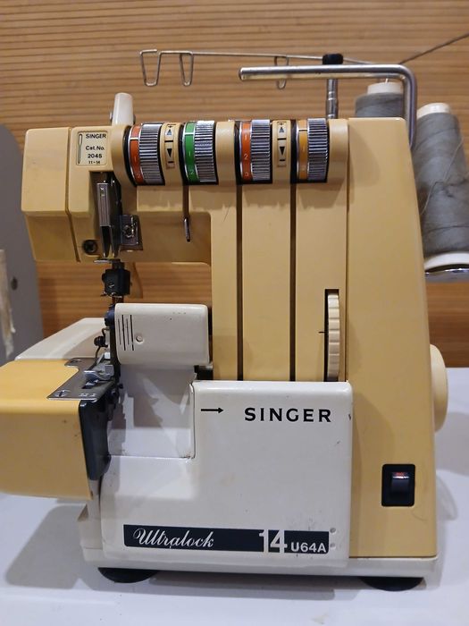 Продаю Швейный оверлок