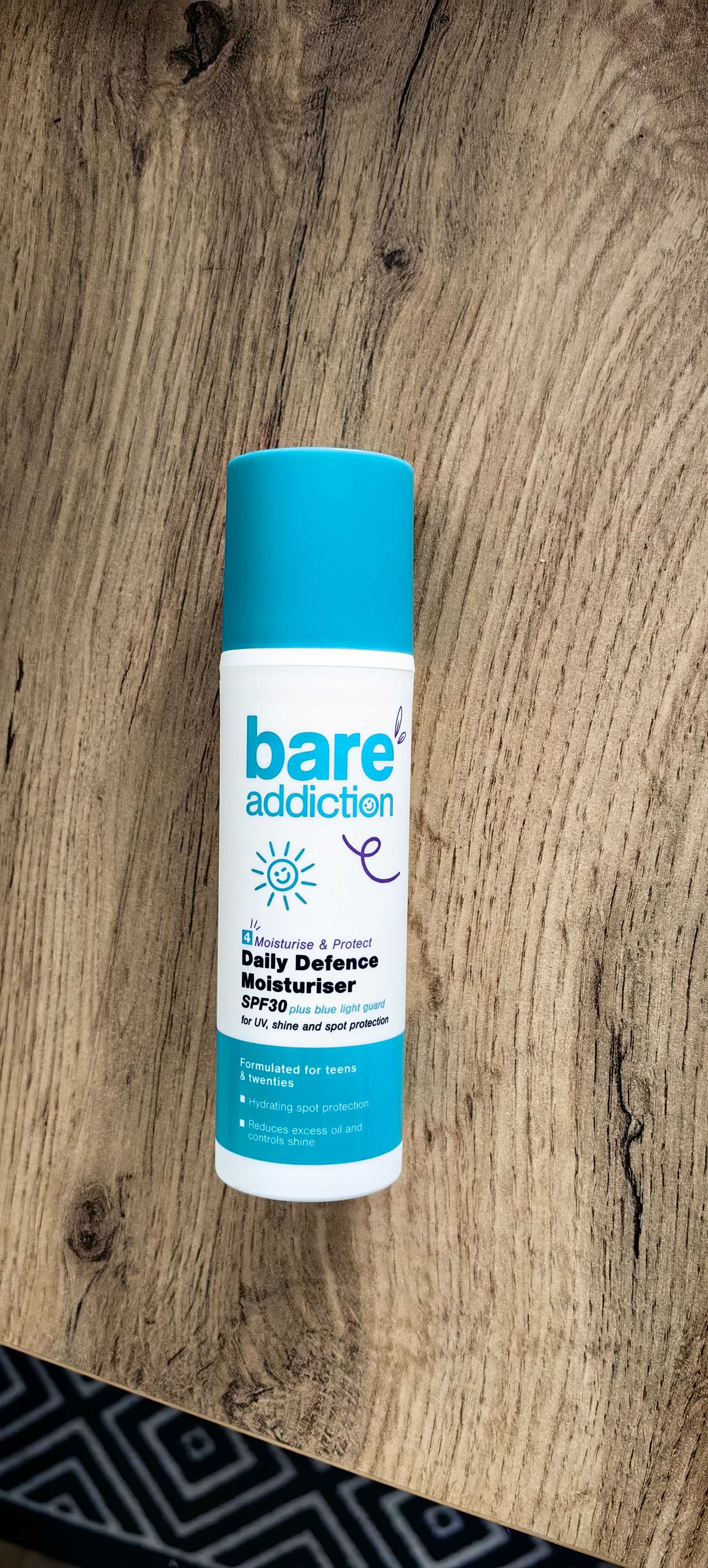 Bare Addiction krem nawilżający SPF30 . Cera problematyczna