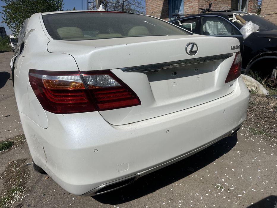Бампер передній задній Lexus LS460