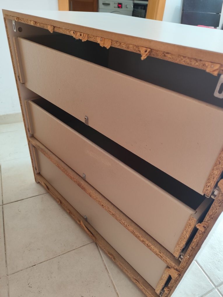 Cómoda com 3 gavetas