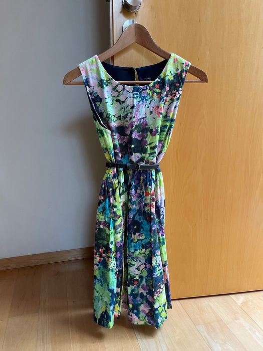 Vestido de padrão floral zara