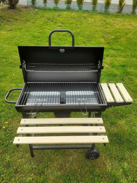Grill węglowy ogrodowy – baryłkowy, 2 ruszty, półki, termometr