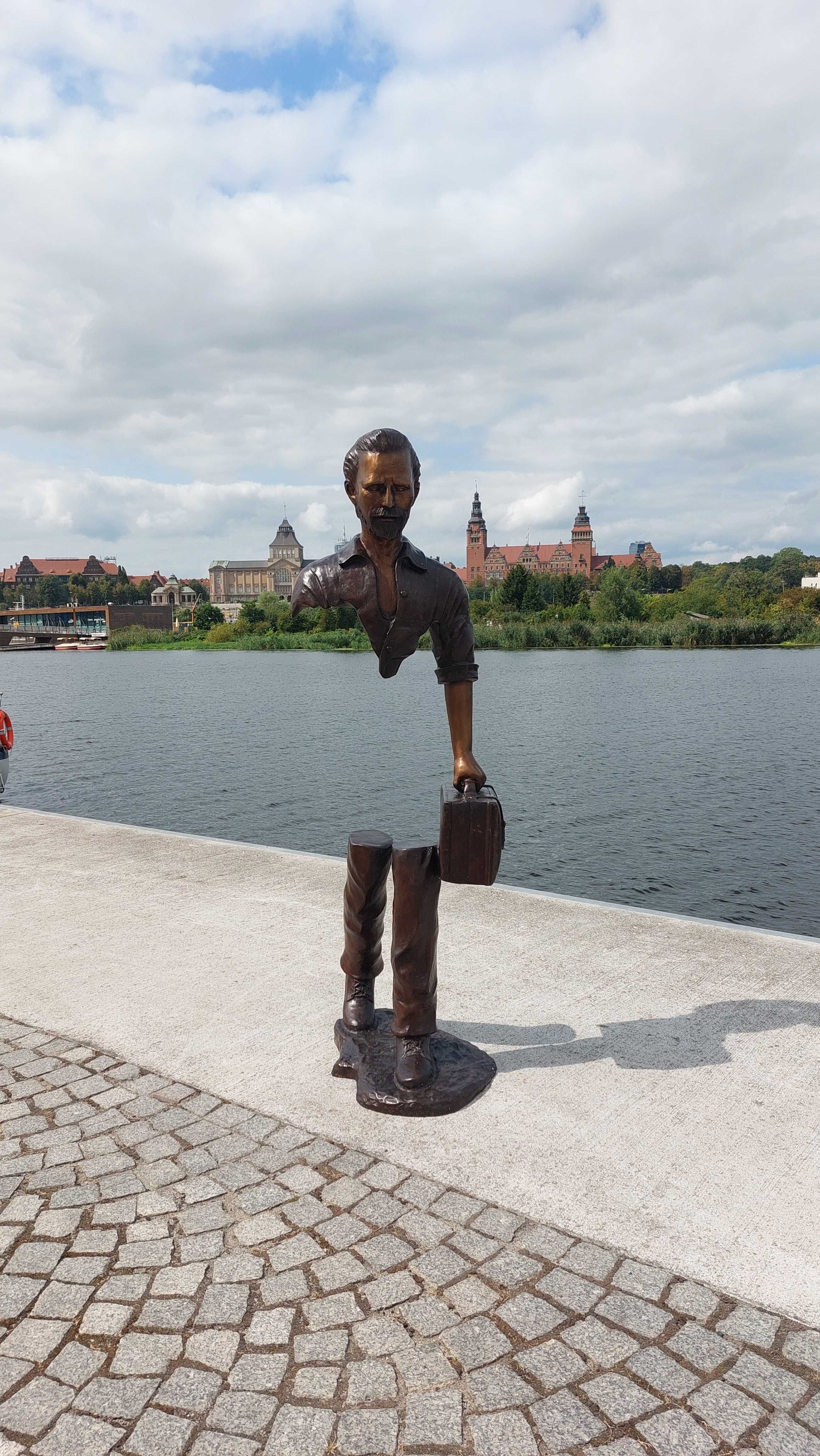 Podróżnik rzeźba z brazu h180cm replika Brunona Catalana