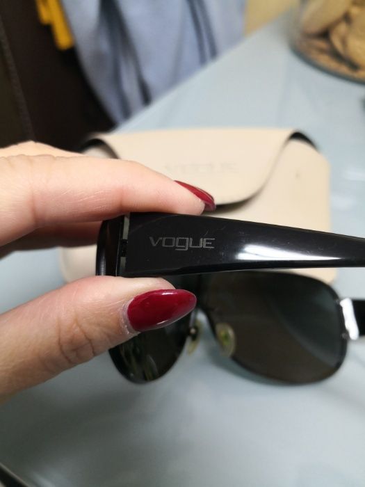 Oculos sol pretos com boa visibilidade