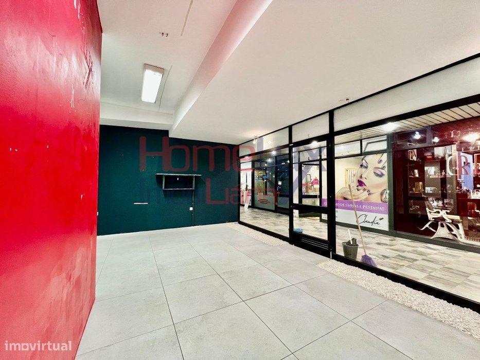 Loja no Centro Comercial Ágatha, em Águeda