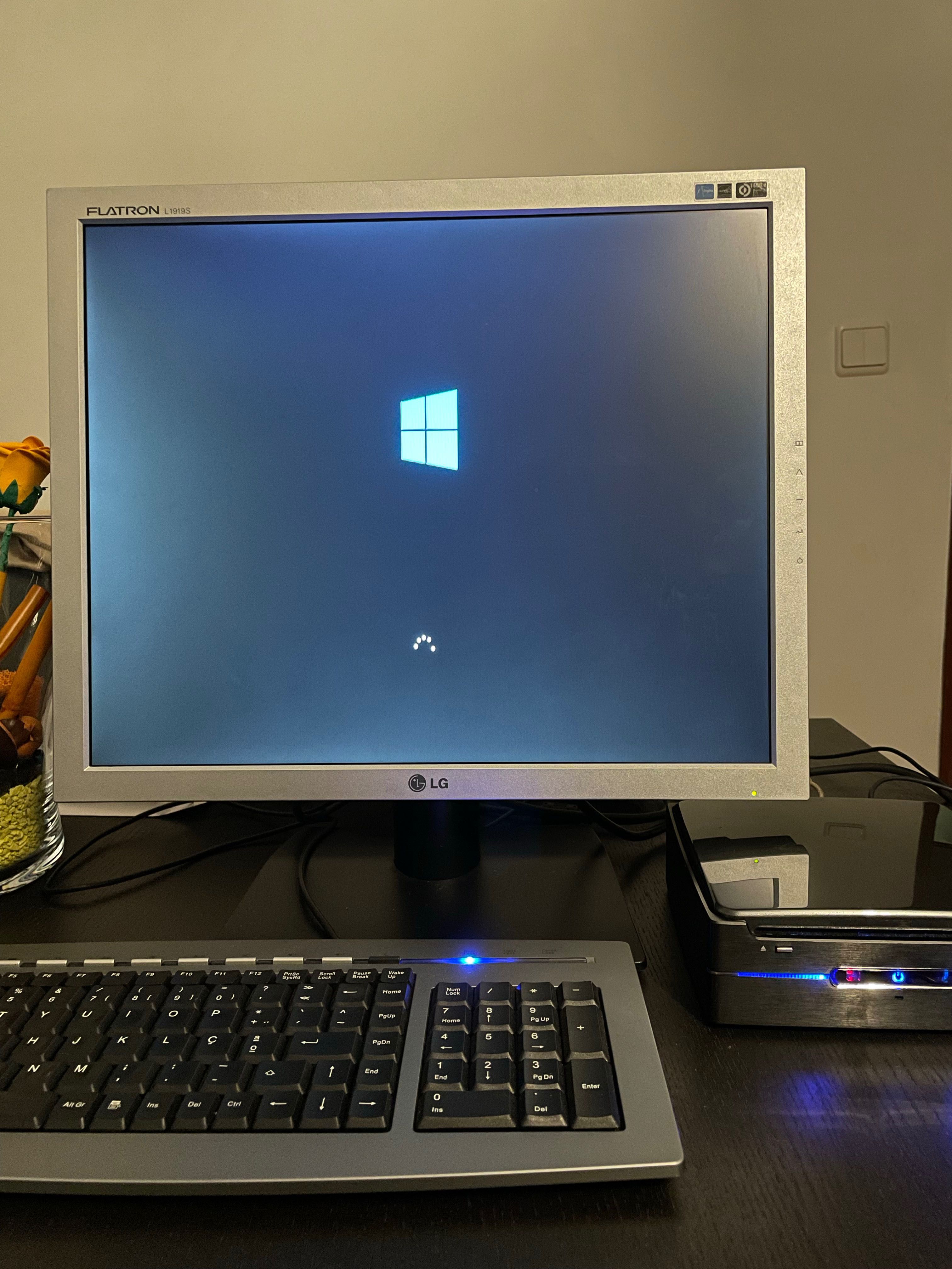 Mini PC barato Windows completo