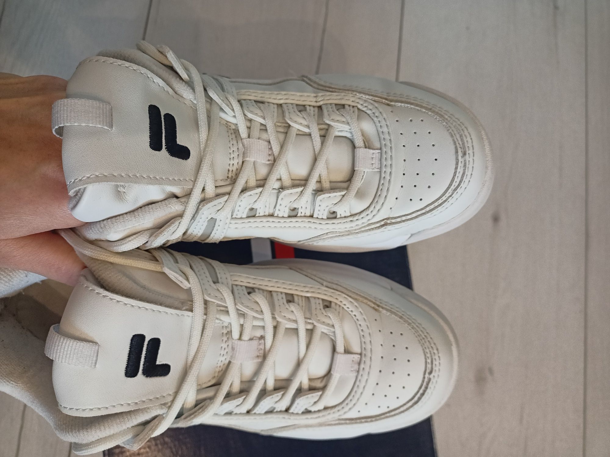 Białe sneakersy Fila 38 na grubej podeszwie