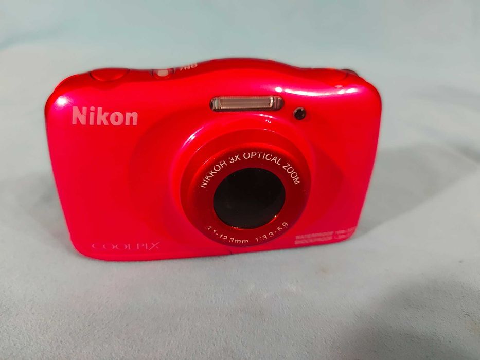 Różowy, wodoodporny Nikon coolpix S33. Cudny aparat kompaktowy.