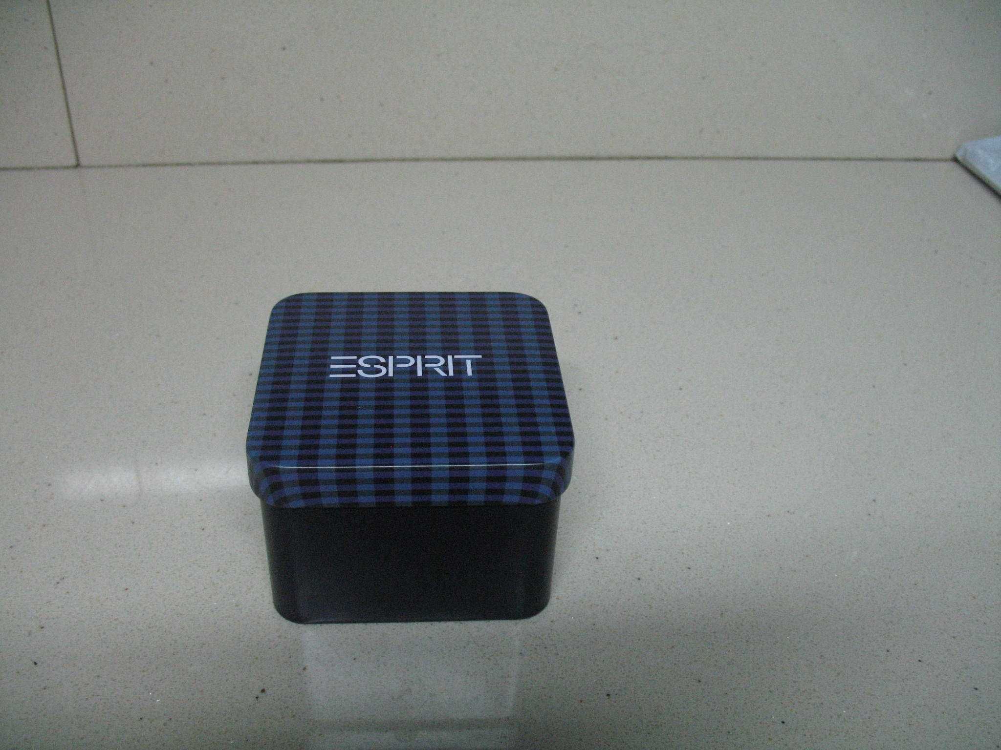 Caixa nova de marca Esprit