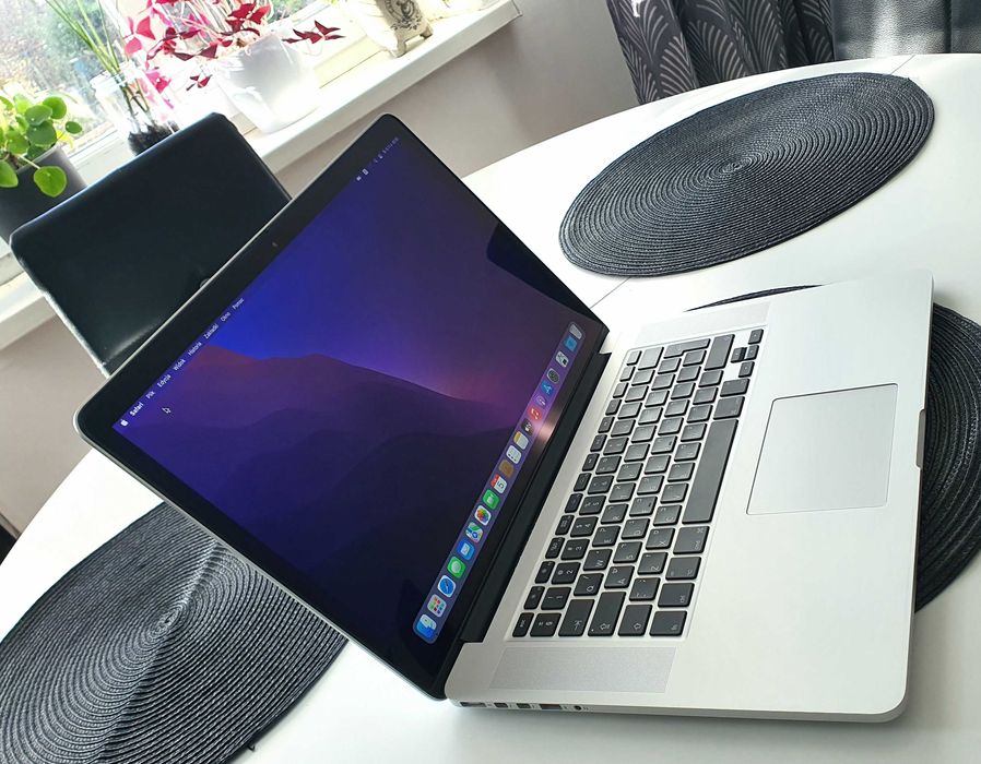 Apple Macbook Pro 15 Retina 3K 2880x1800 i7®™/AMD®R9™/16GB/512SSD/Hdmi