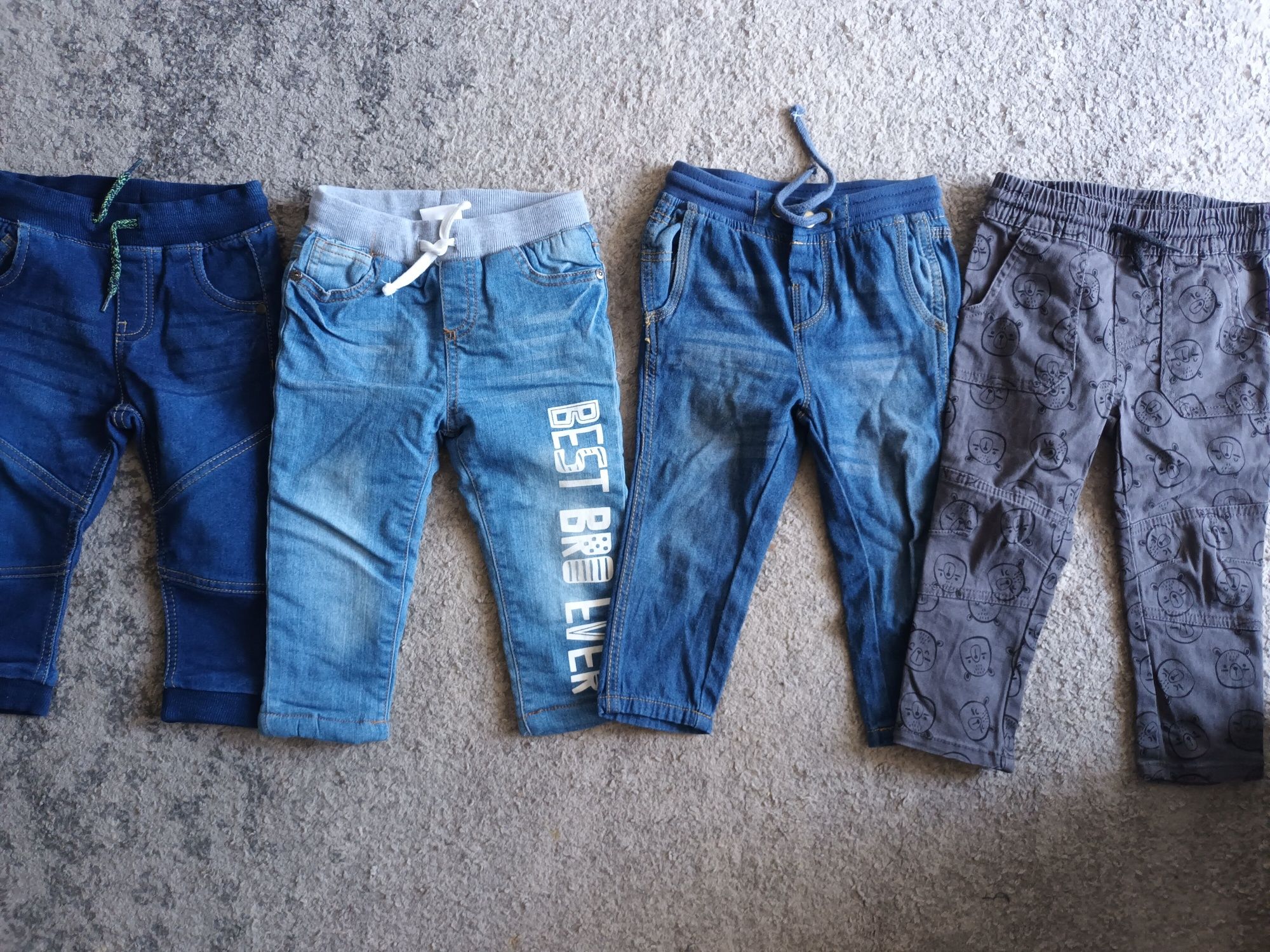 Spodnie jeansowe dla chłopca 86