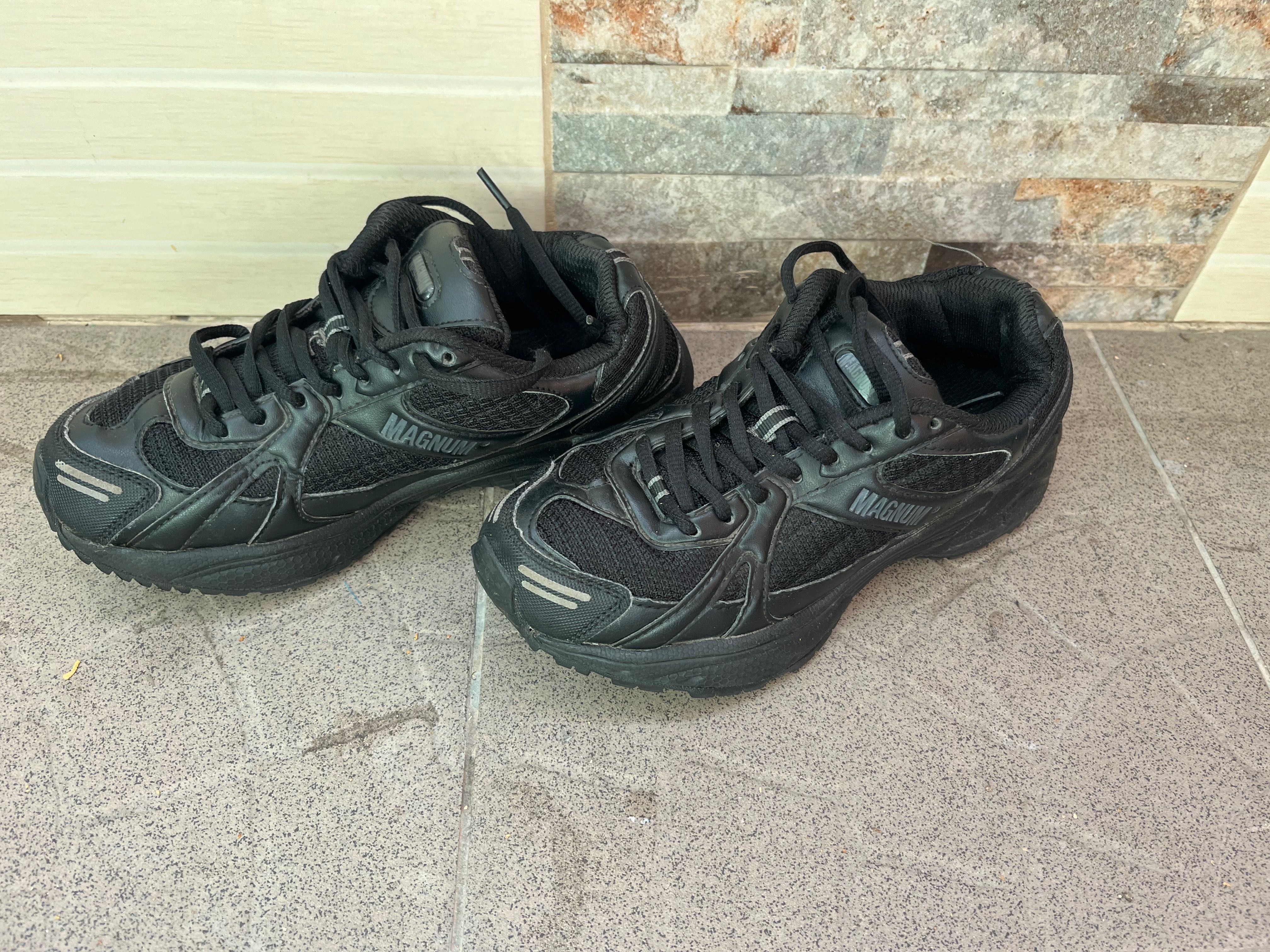Кросівки Magnum Uniform Service Trainer Black (M.U.S.T.). Розмір 38М.