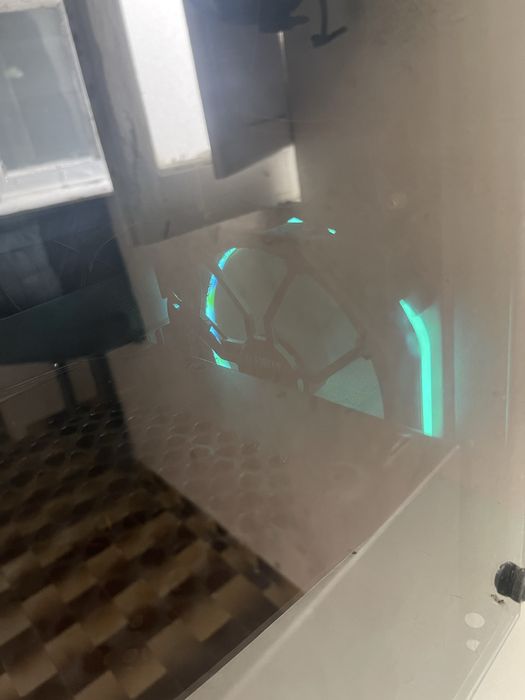 Torre gaming e teclado razer com rato