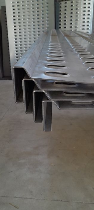 Panel z profilem bocznym typu lohr