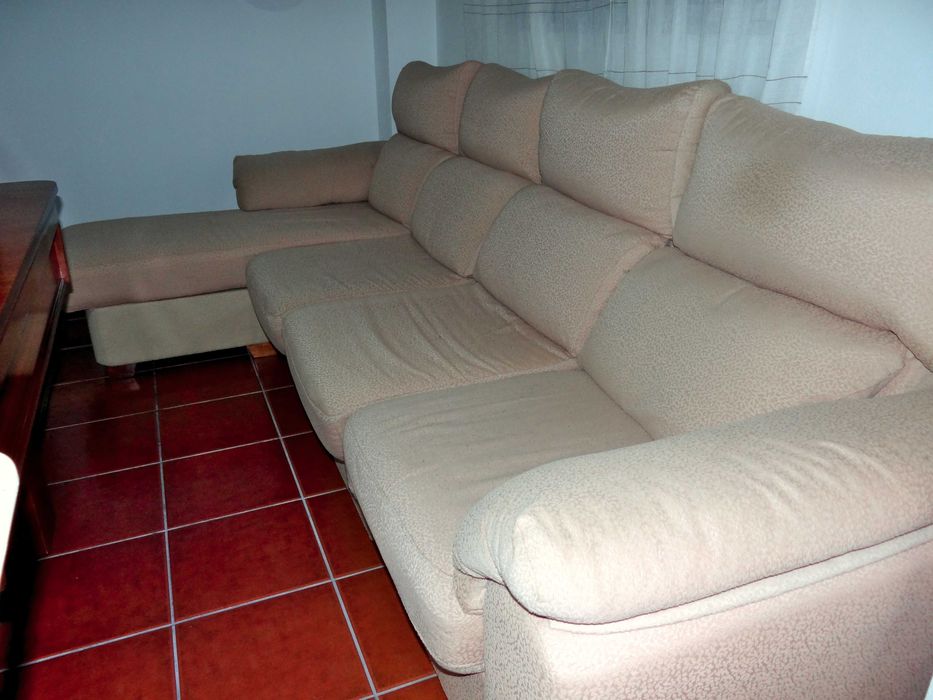 Sofá de canto grande 4 lugares com chaise longue, usado