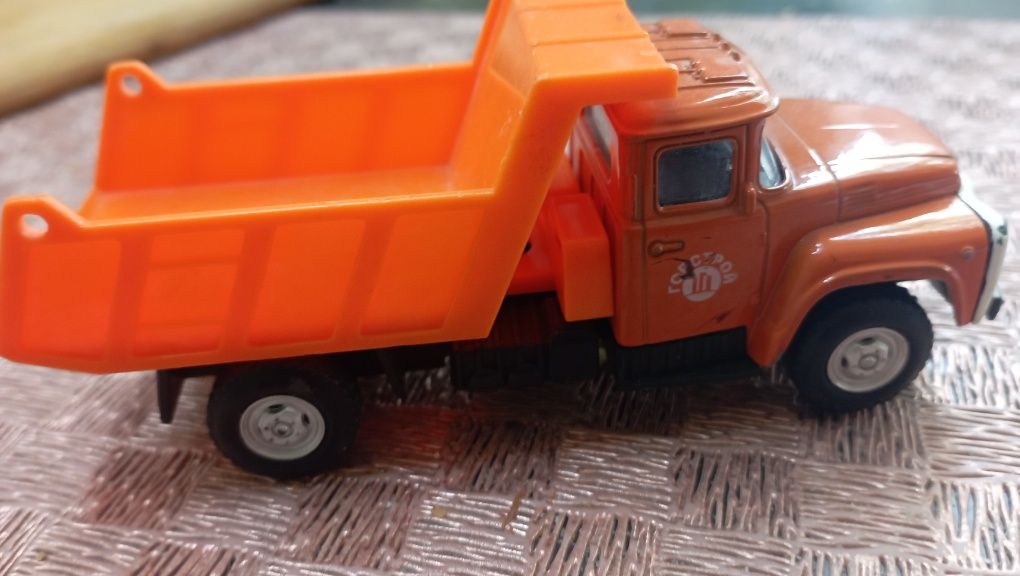 ЗІЛ іграшка вантажівка
