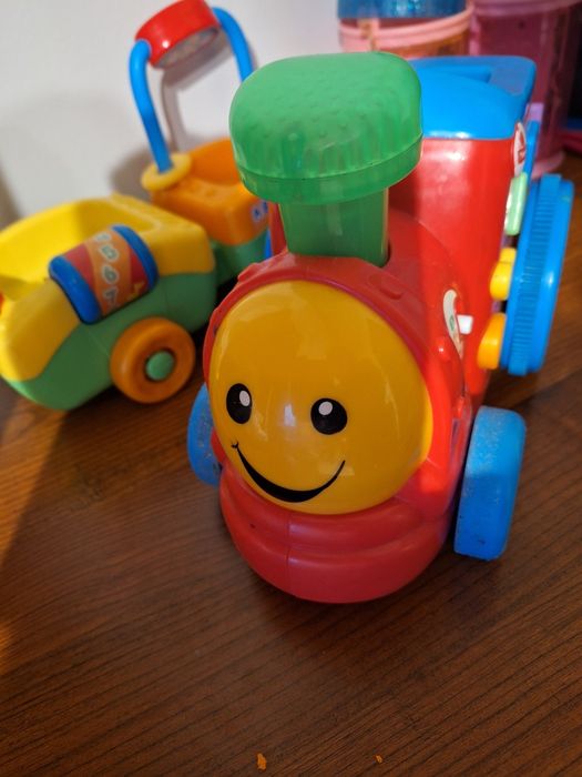 Pociąg szczeniaczka uczniaczka fisher price