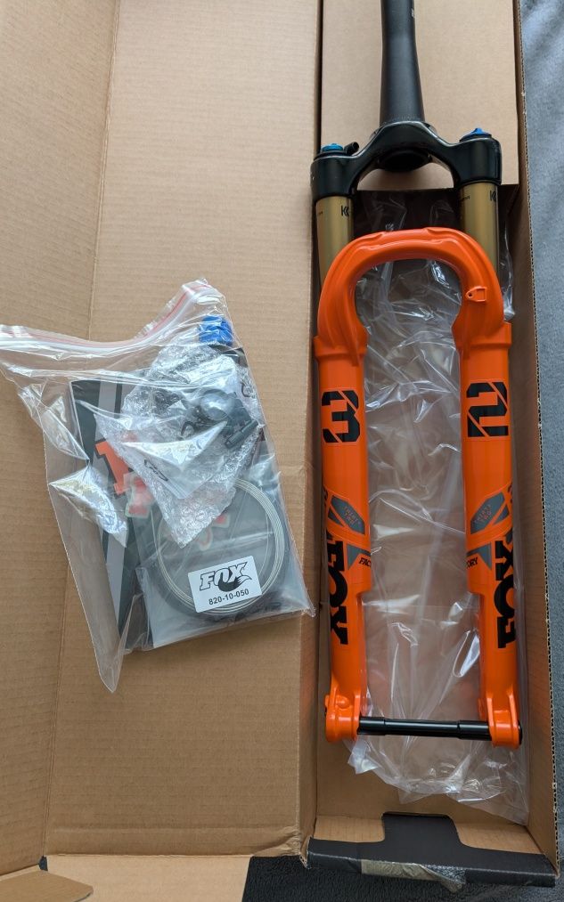 FOX RACING SHOX FACTORY 32 100mm Float SC koło 29″ orange