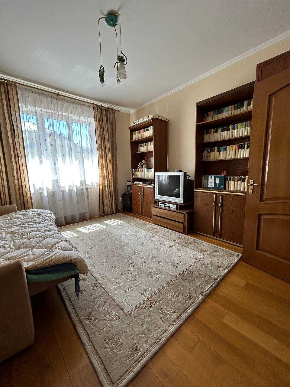 Продаж Будинку Окремого 230 м2, 10 сотих с. Басівка + Гараж 2 авто