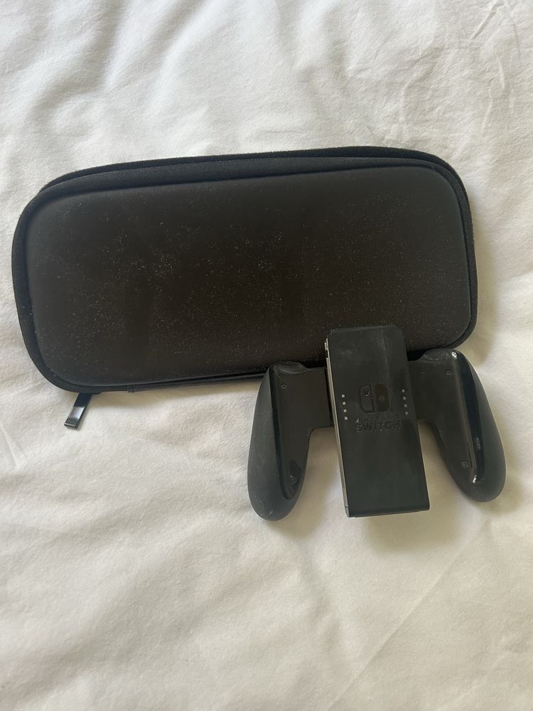 Konsola Nintendo Switch plus etui jak nowe