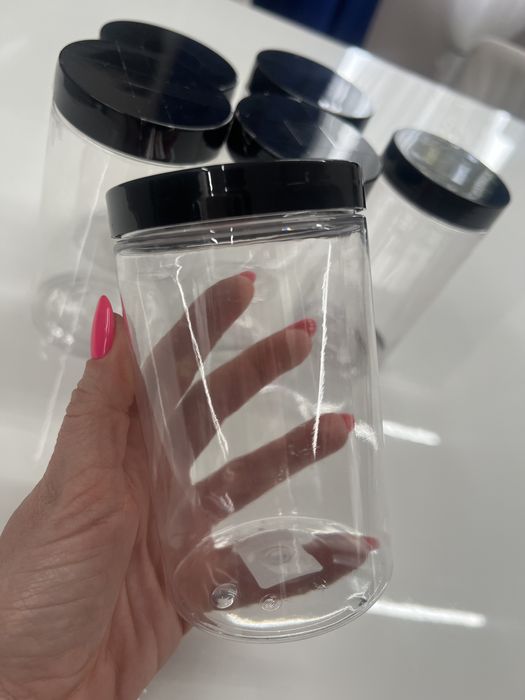 Plastikowe pojemniki z nakretka 400 ml
