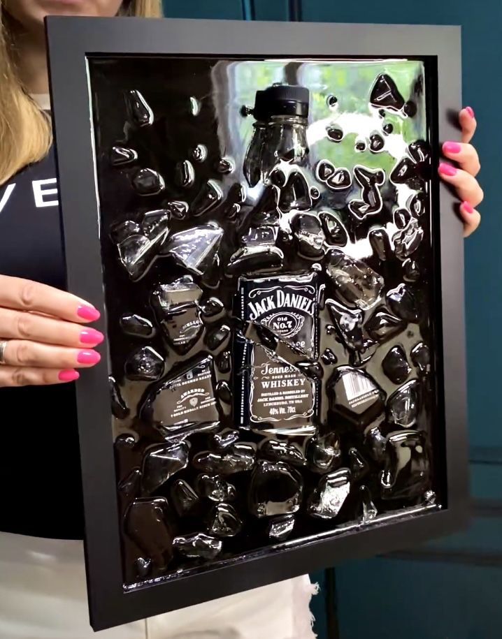 Картина з розбитою пляшкою Jack Daniel’s