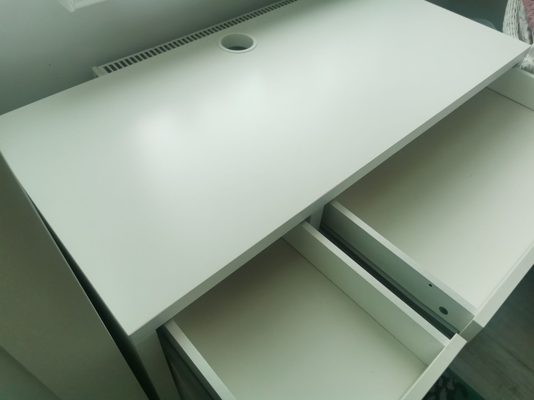 Biurko Ikea z serii MICKE 105x50