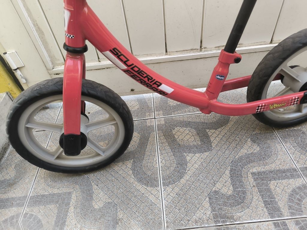 Bicicleta de equilíbrio e aceleração Chicco