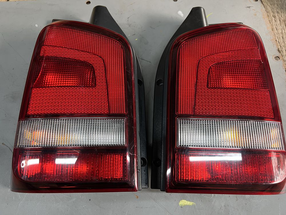 VW T5 Фольксваген Т5 Мультиван ліхтар ліхтарі задні фонарь темні