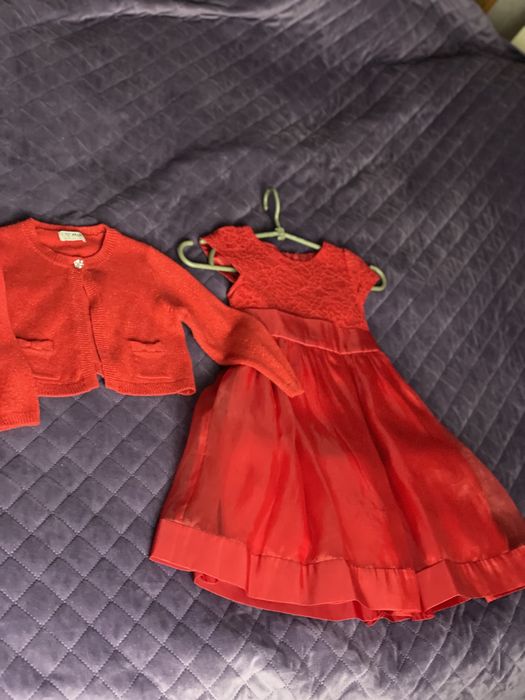 Сукня червона та біла