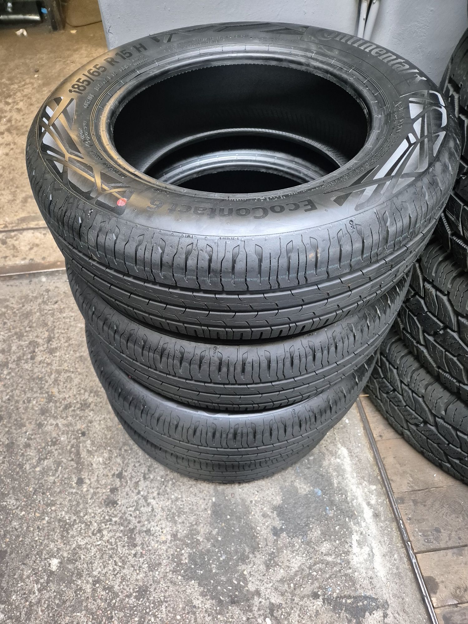 Kpl.opon letnich Continental 185 65r 15 rok 24 nowe