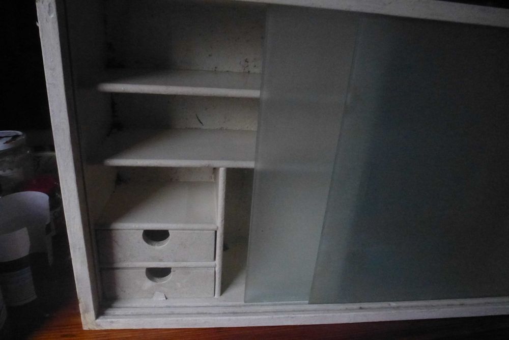 Stara szafka drewniana łazienkowa apteczka PRL