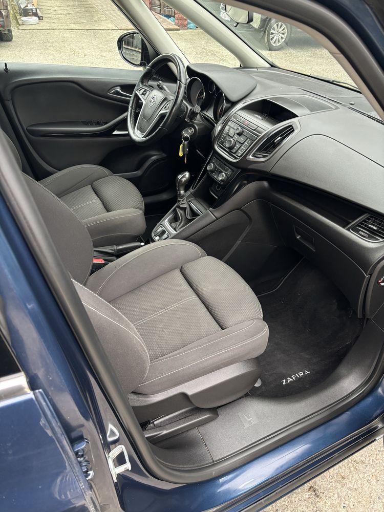 Opel Zafira 1.4 Turbo Klima Grzane fotele i kierownica 7 osobowy PDC