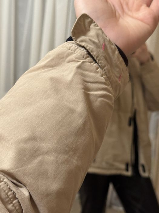 Куртка бежевого кольору