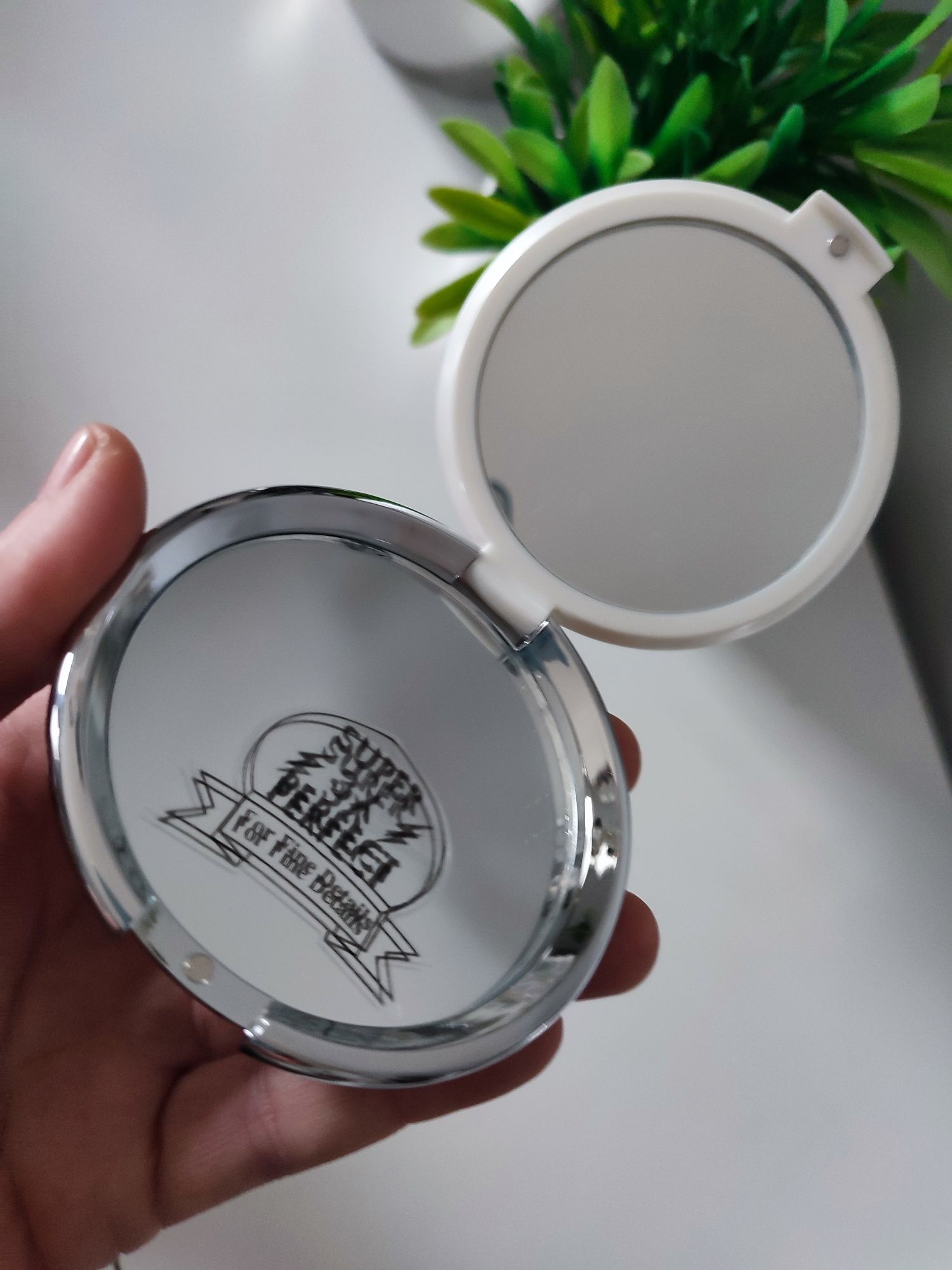 Lusterko małe do torebki białe z kryształkami Swarovski