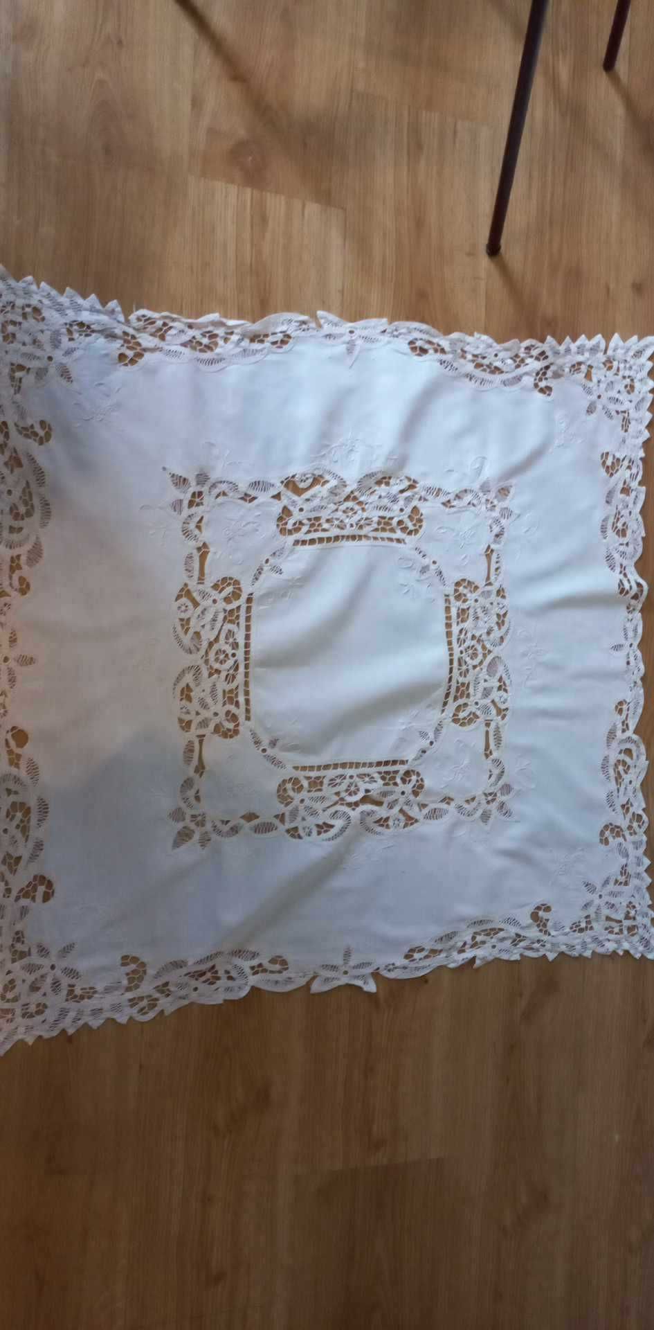 serweta obrus bawełniany w kolorze ekri z koronką