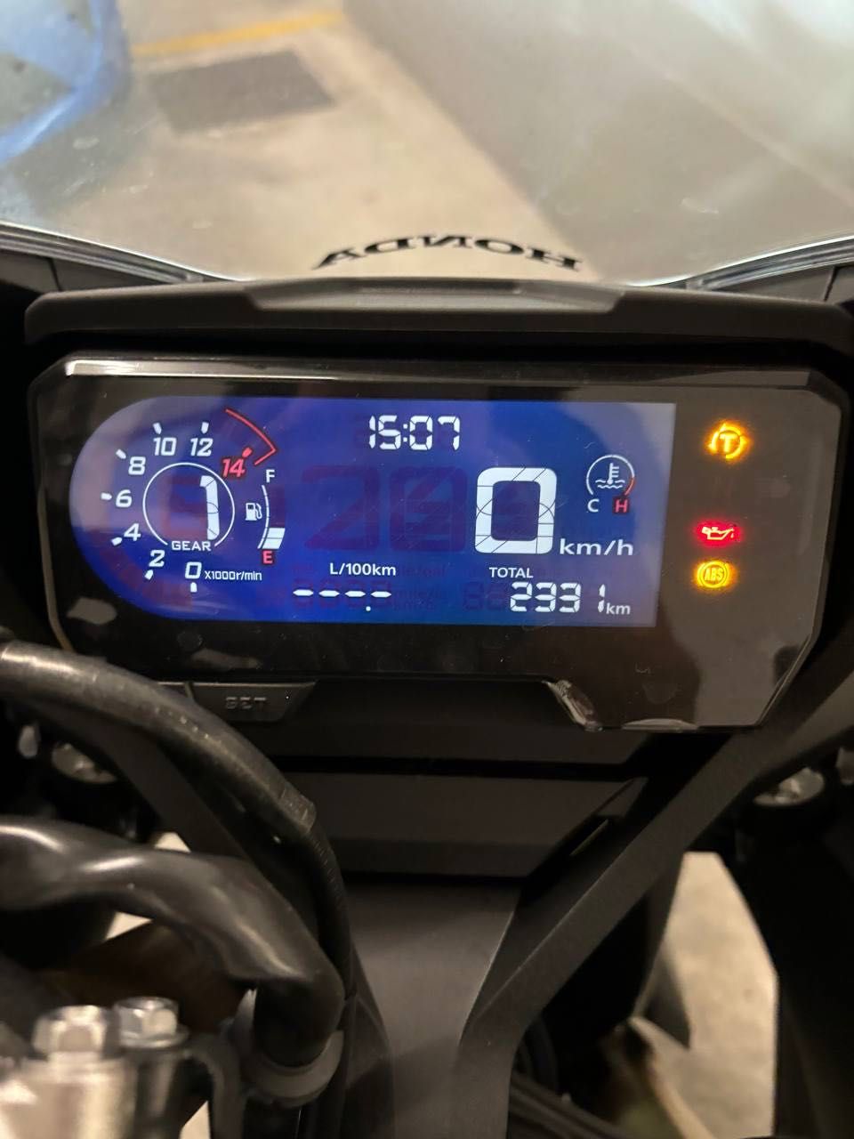 Honda CBR650R - apenas 2.331 km!