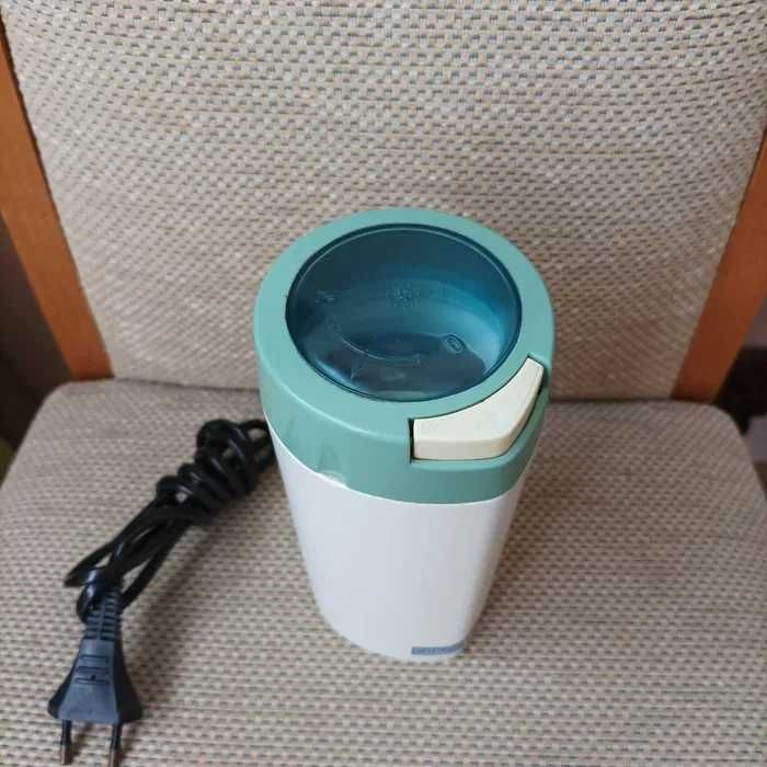 Udarowy młynek do kawy Predom Niewiadów UD 40 typ 630 z PRL-u