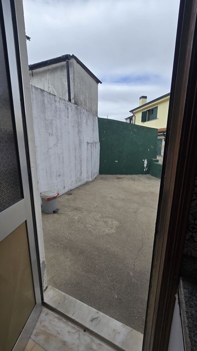 Arrenda-se casa T1 independente com pátio no Bonfim