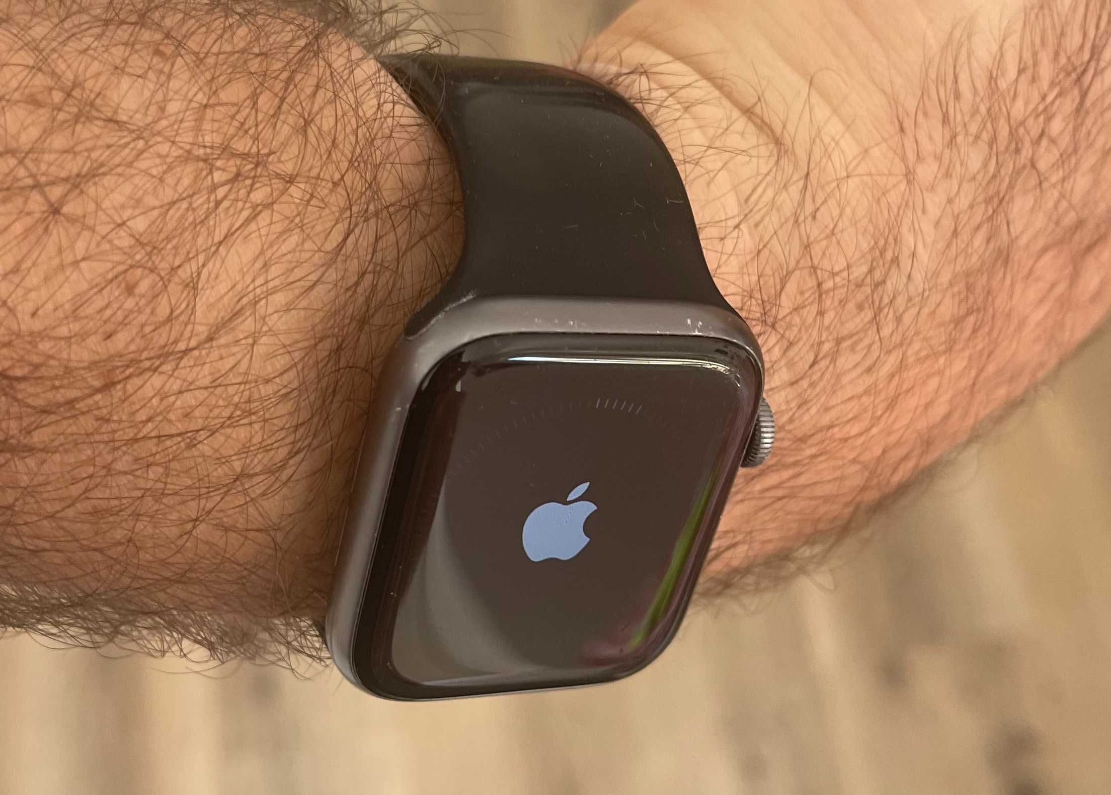 Apple Watch Series 4 - Modelo A1978 Space Gray - 16GB - GENUÍNO