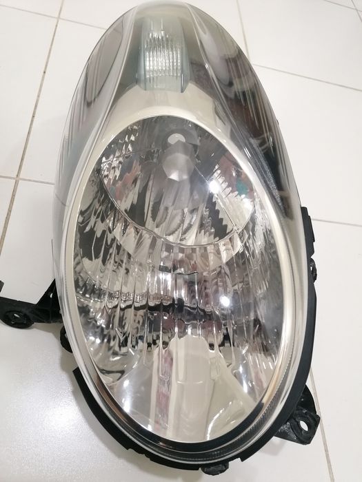 Óptica direita Nissan Micra III k12
