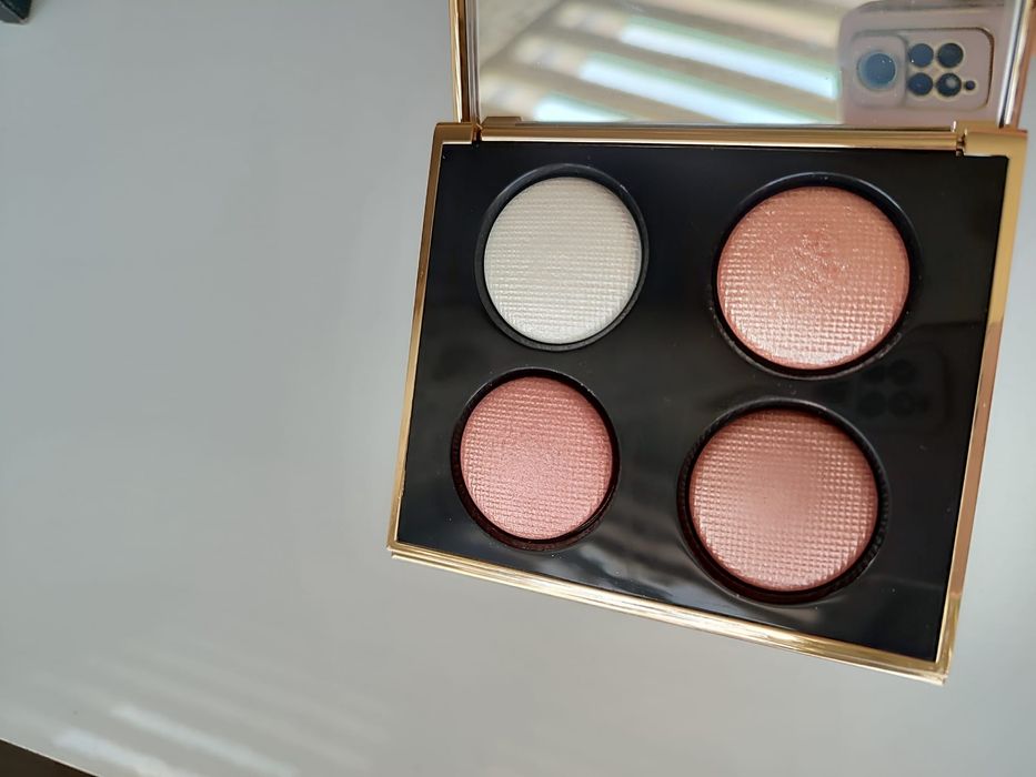 Bobbi Brown Pink Glow Luxe Eyeshadow Palette paleta cieni błyski