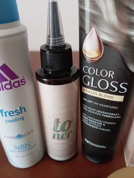 Zestaw kosmetyków 
Nowy toner onlyn bio kolor waniliowy 
Toner only bi